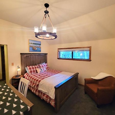 Four Seasons Getaway-Private Hot Spa With Pine Tree Views-Walk To Village And Pineknot Trailhead-Plus King Bed! Big Bear Lake Exterior photo
