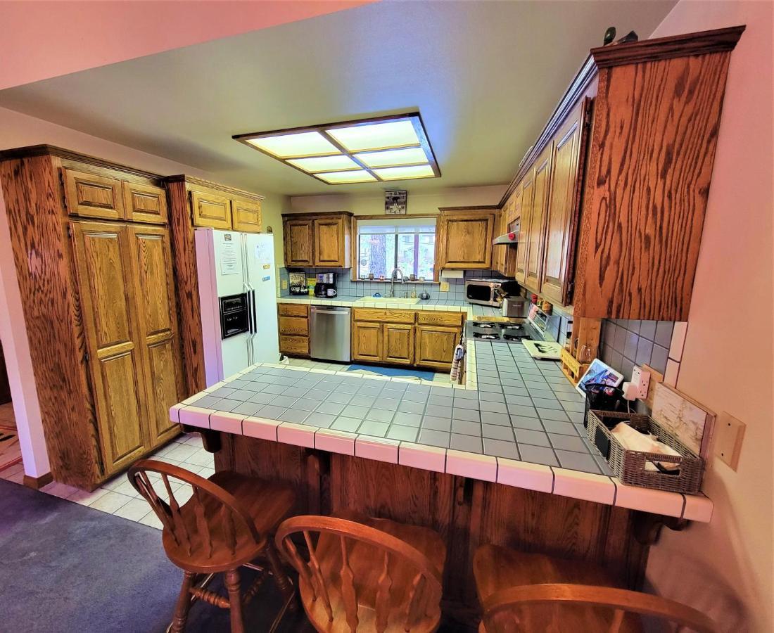 Four Seasons Getaway-Private Hot Spa With Pine Tree Views-Walk To Village And Pineknot Trailhead-Plus King Bed! Big Bear Lake Exterior photo
